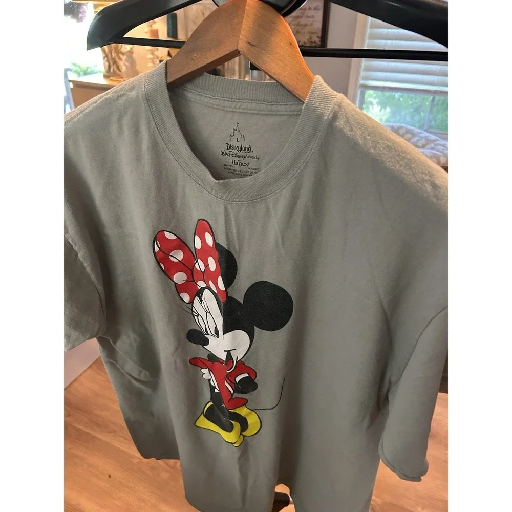 Disneyland Tee Featuring Minnie‎ Mouse Size Large In Green